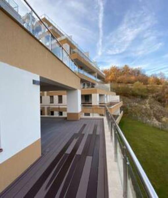 Modern Apartment With City-View Near Poiana Braşov Buitenkant foto